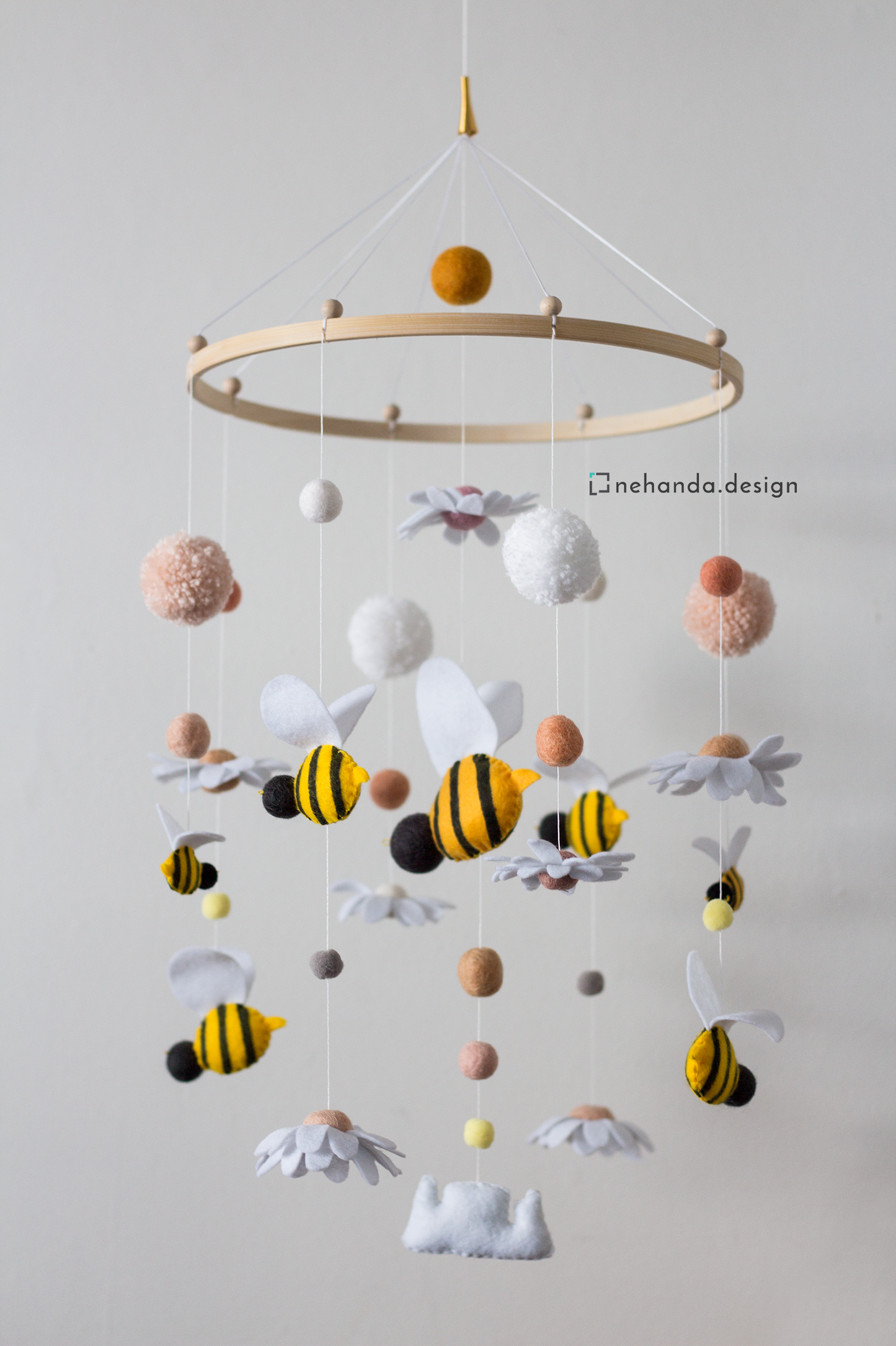 Baby Nursery Mobile - Daisy Bees V1.0